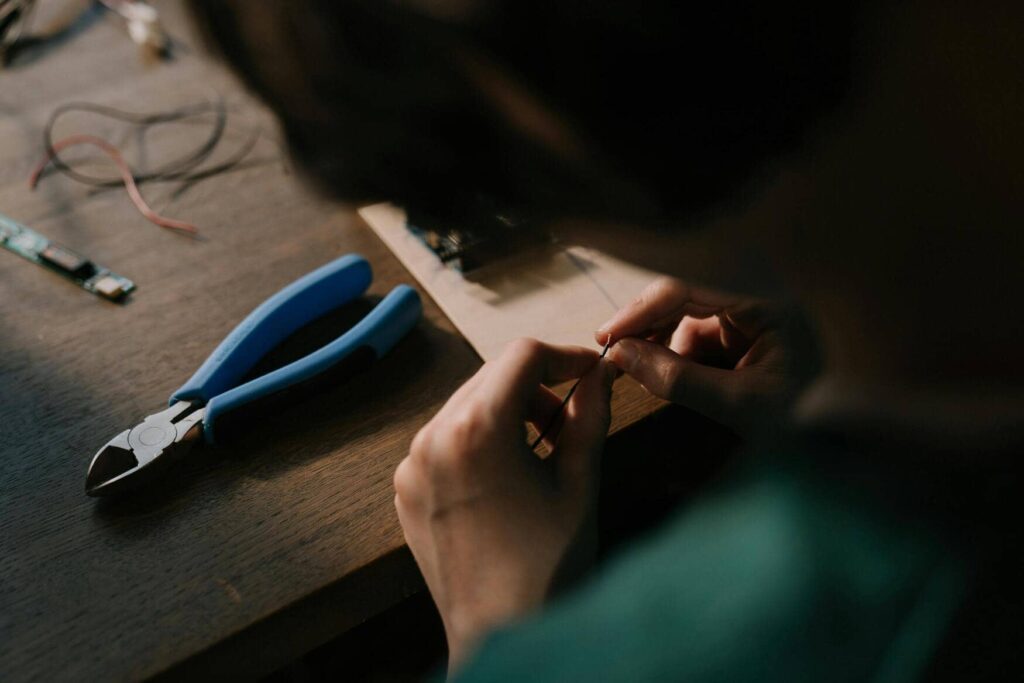Las mujeres ganan terreno en trabajos que antes eran desempeñados exclusivamente por hombres. (Foto referencial: Pexels-Cottonbro)