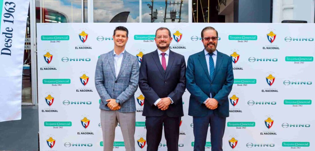 Giovanni Mondin, presidente ejecutivo de Teojama Comercial; Marco Pazos, presidente de El Nacional, y Manuel Malo, presidente del directorio de Teojama.