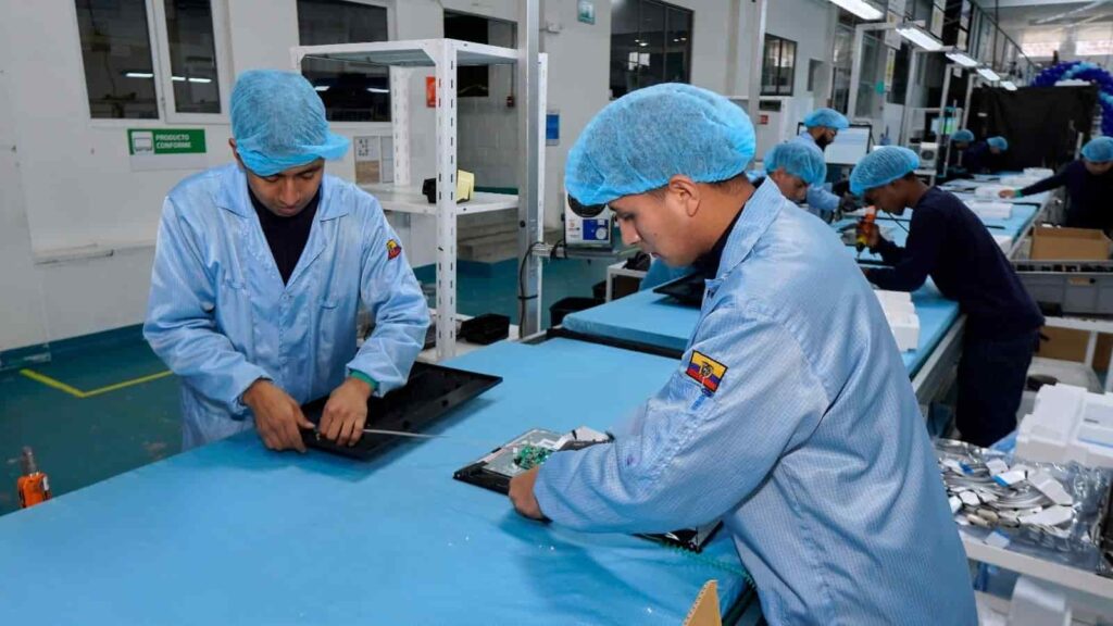 Laboratorio para verificación de dispositivos de proyección de Indurama. (Indurama)