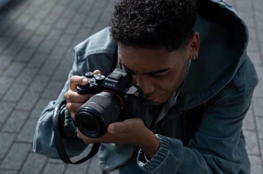 Desde su diseño, Sony facilita el manejo del equipo; la nitidez de las tomas es satisfactoria. (Sony)