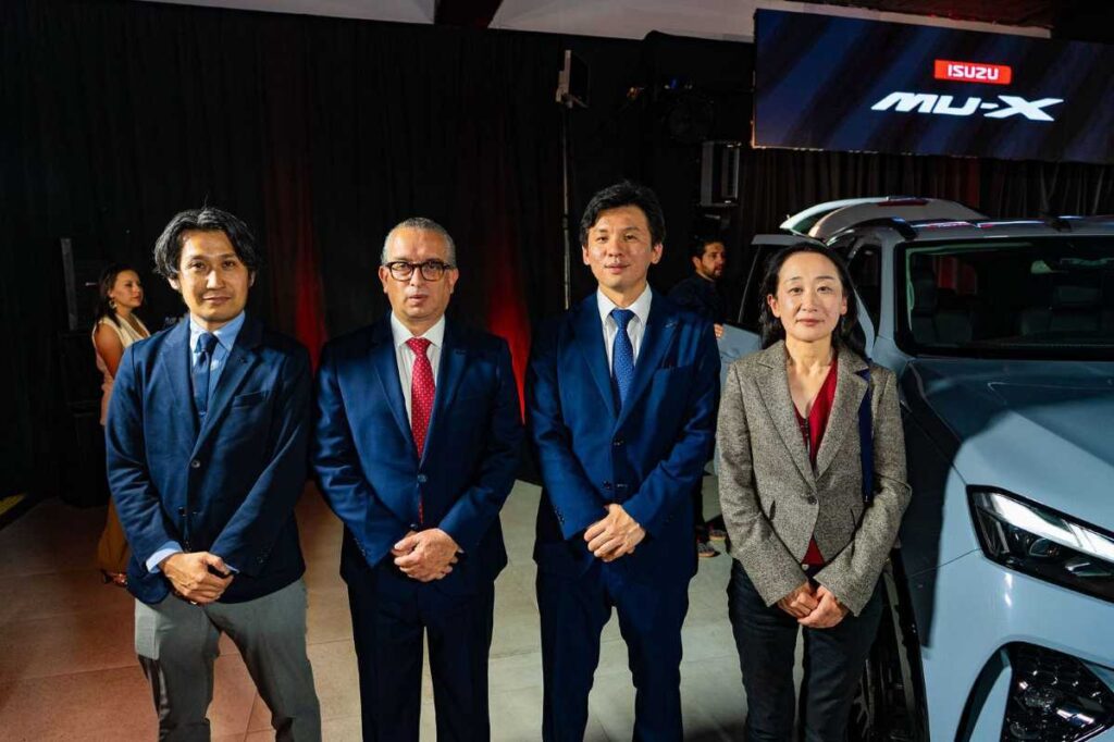 Los altos ejecutivos de la marca japonesa esperan entrar con fuerza en el mercado ecuatoriano con las innovaciones de este nuevo vehículo. (Isuzu)
